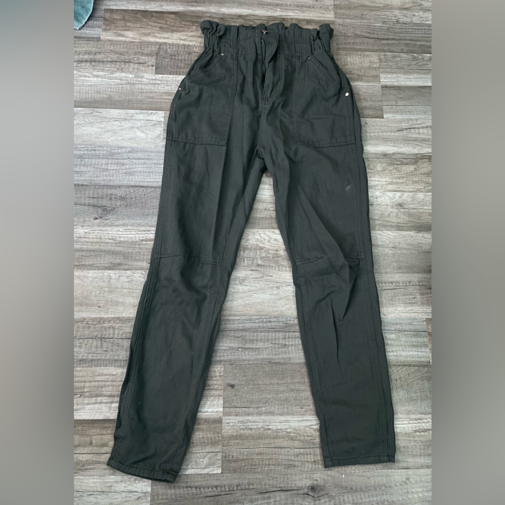 Selling army green cargo pants with elastic waist im size S